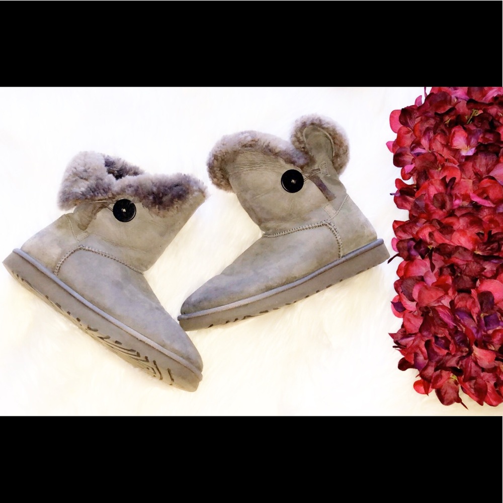 Ugg Short Bailey Button Gray Boots - image 1